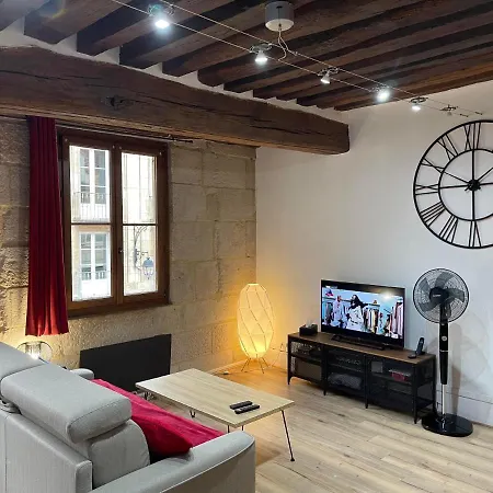 Appartements chez Delphine et Guillaume au coeur de Semur en Auxois Extérieur photo