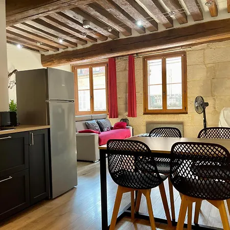 Appartements chez Delphine et Guillaume au coeur de Semur en Auxois Extérieur photo